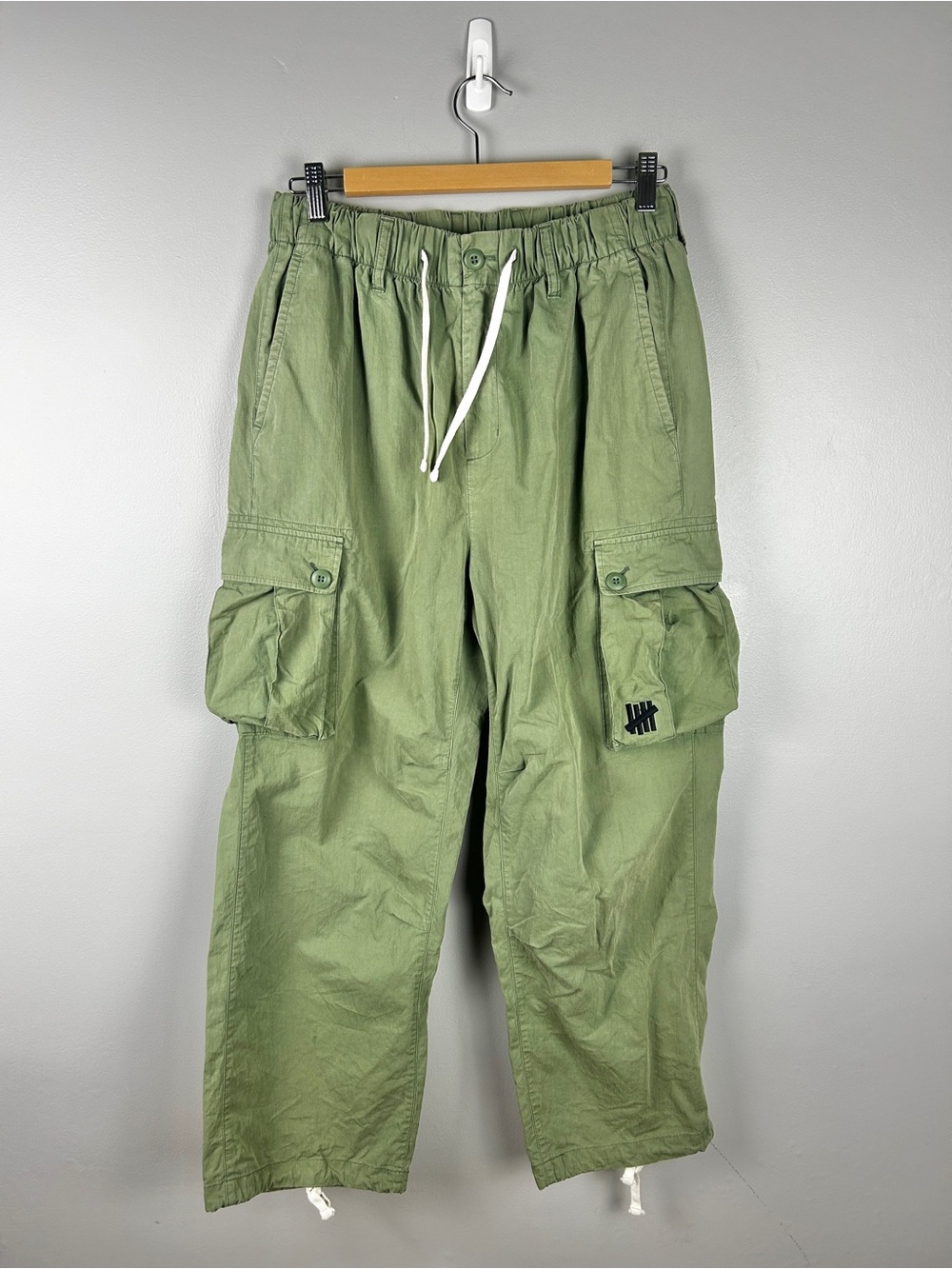 UNDEFEATED Sportswear Green Cargo Pants Medium Loose Fit Casual Streetwear